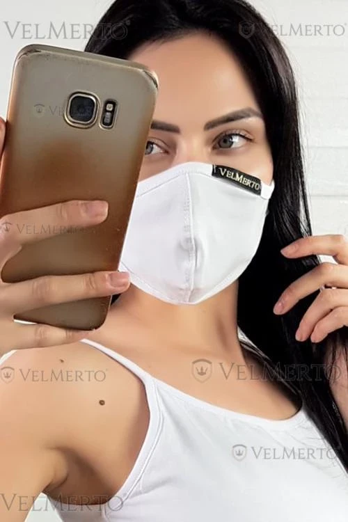 Дизайнерски аксесоар с вътрешен джоб, предназначен за филтър, или марля.Изработена е от висококачествен орга