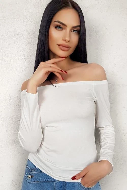 Дамска блуза с голи рамене