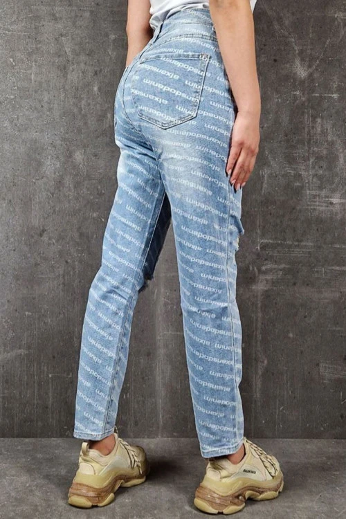 Dámske džínsy s veľkolepým dizajnom