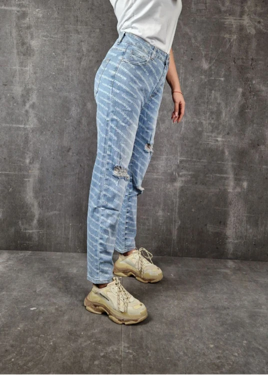 Women's jeans with an impressive design