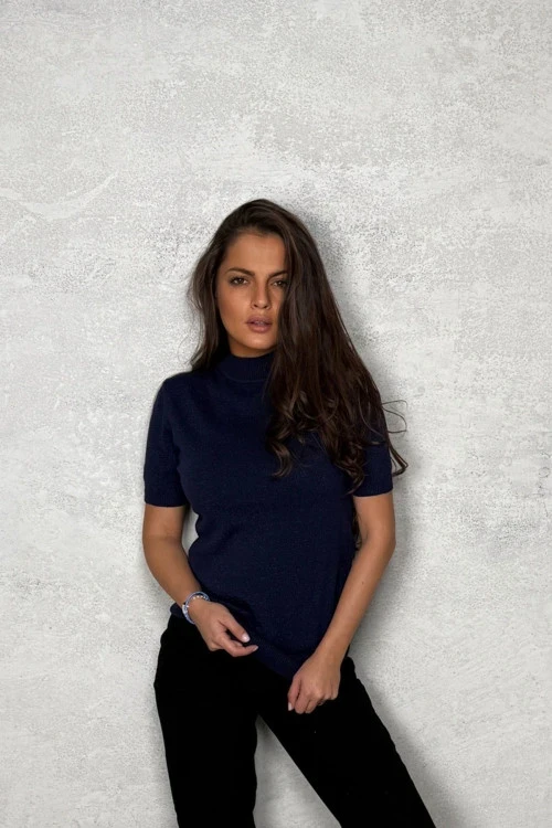 Blouses and tops with short sleeves