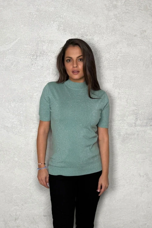 Blouses and tops with short sleeves