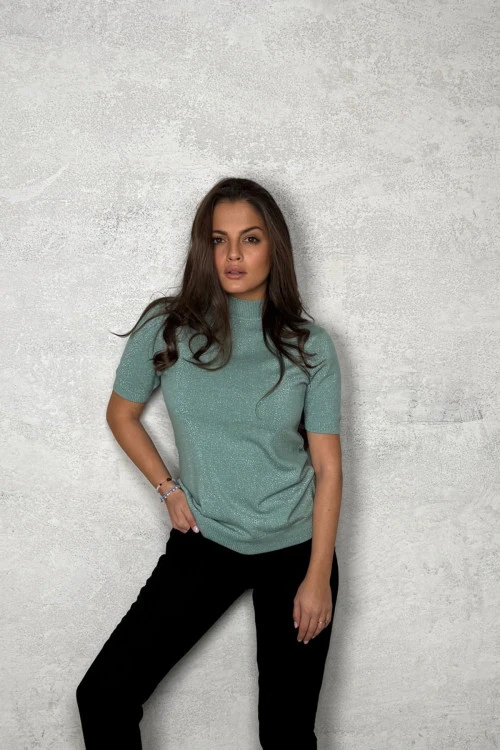 Blouses and tops with short sleeves