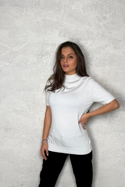 Blouses and tops with short sleeves