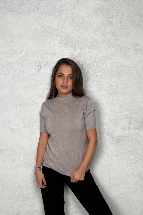 Blouses and tops with short sleeves