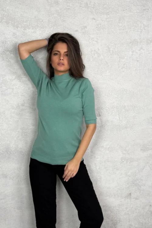 Дамска блуза с къс ръкав и поло яка