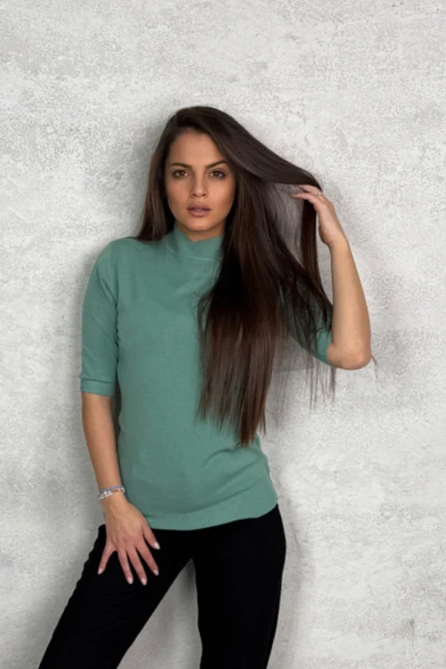 Дамска блуза с къс ръкав и поло яка