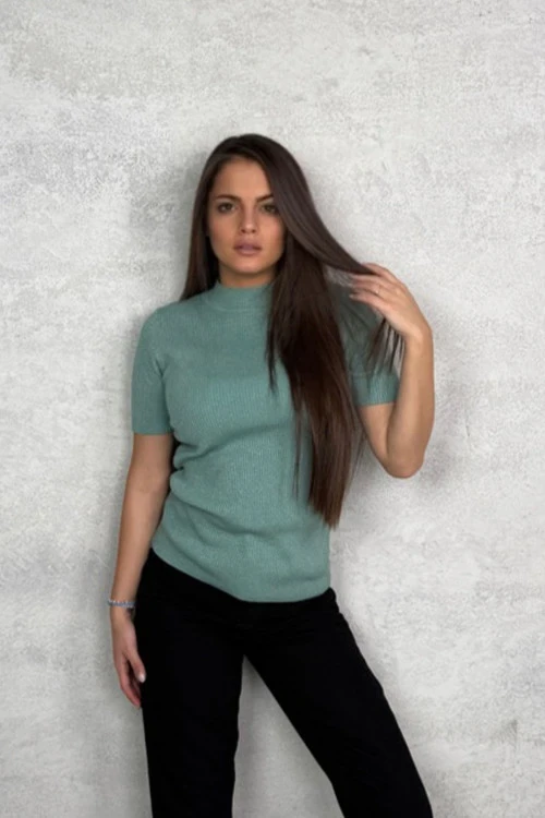 Дамска блуза с къс ръкав и поло яка