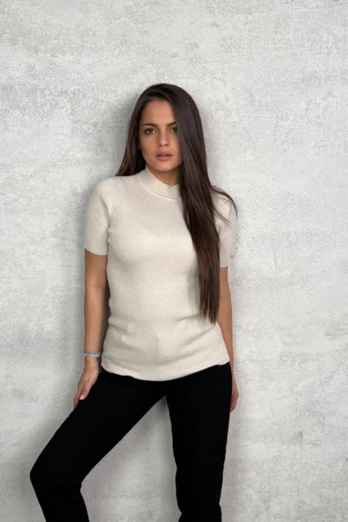 Дамска блуза с къс ръкав и поло яка