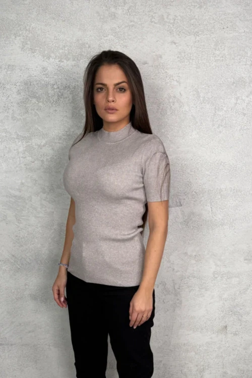 Дамска блуза с къс ръкав и поло яка