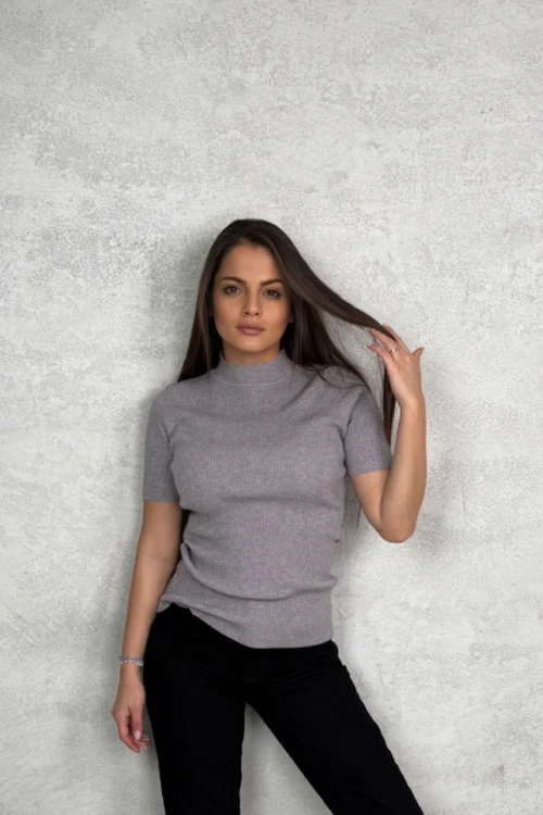 Дамска блуза с къс ръкав и поло яка