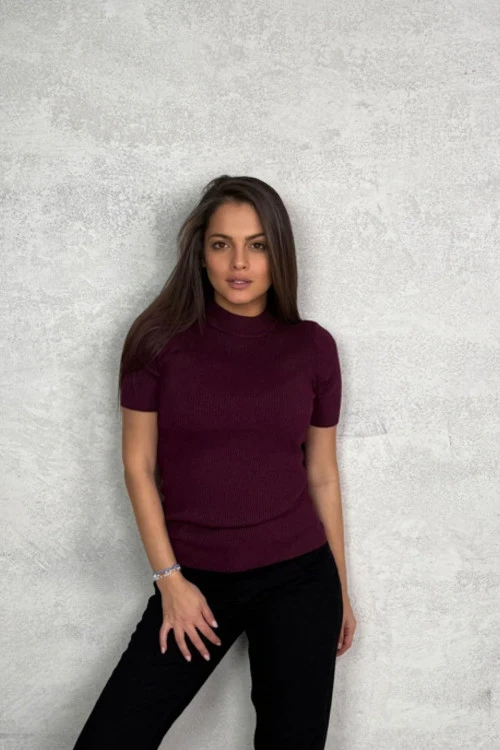 Дамска блуза с къс ръкав и поло яка