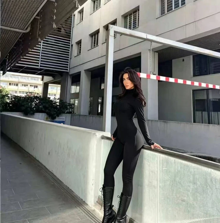 Γυναικεία ολόσωμη φόρμα
