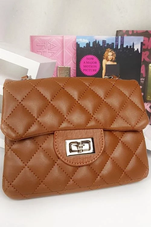 Дамска чанта с метална презрамка