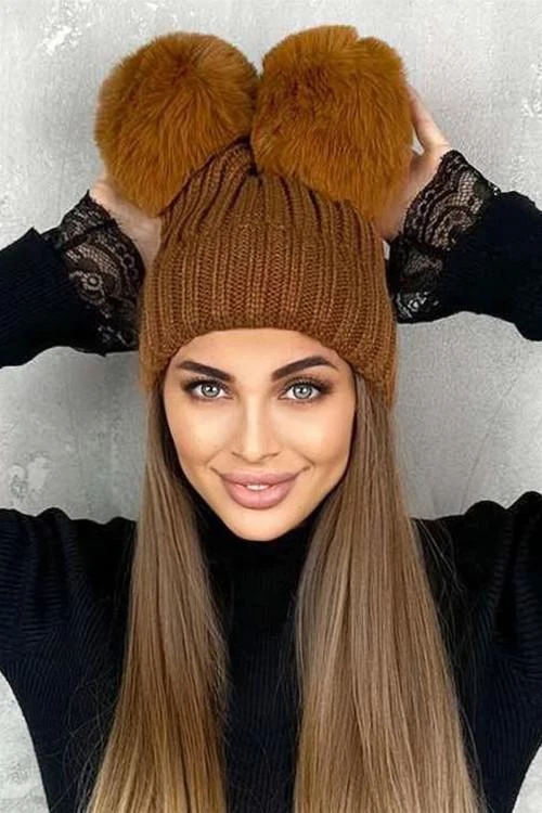 Γυναικείο καπέλο με 2 φούντες