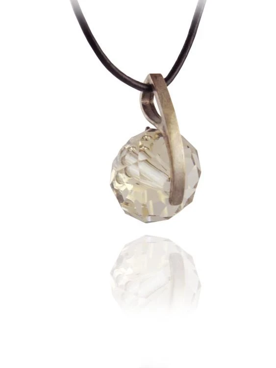 колие с камъни swarovski