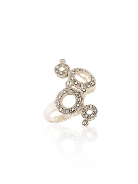 Дамски сребърен пръстен с камъни