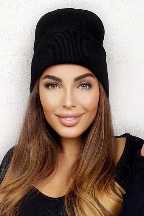 Дамска зимна шапка