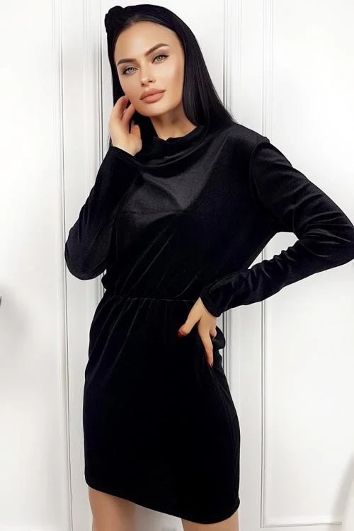 Дамска рокля с кройка по тялото