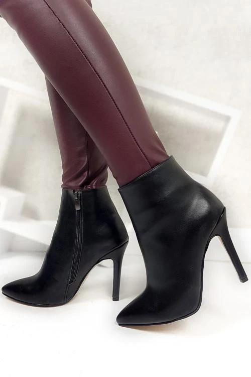 Дамски боти с ток