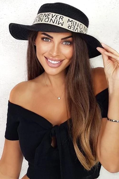 Дамска лятна шапка