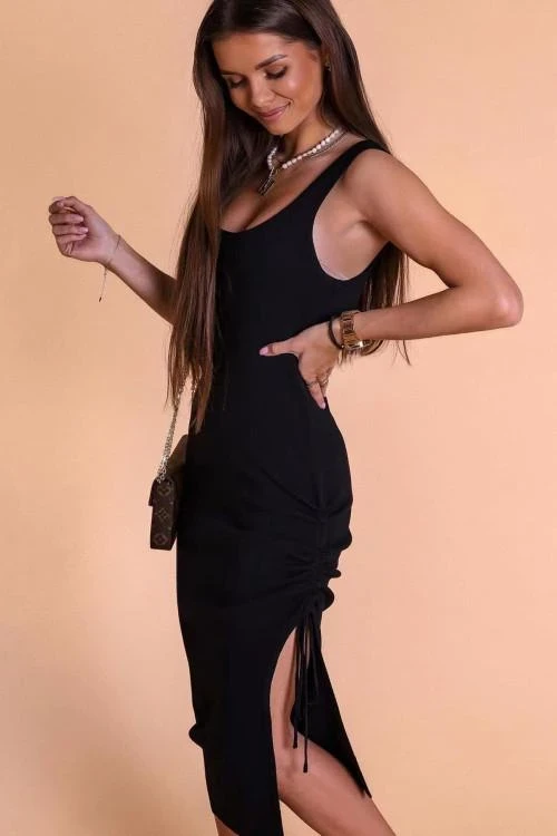 Дамска рокля с кройка по тялото