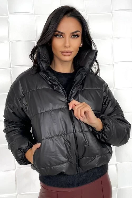 Дамско късо яке с висока яка