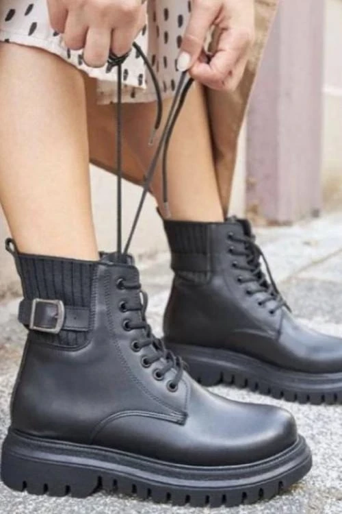 Дамски боти с връзки