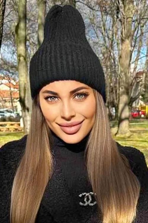 Стилна дамска шапка