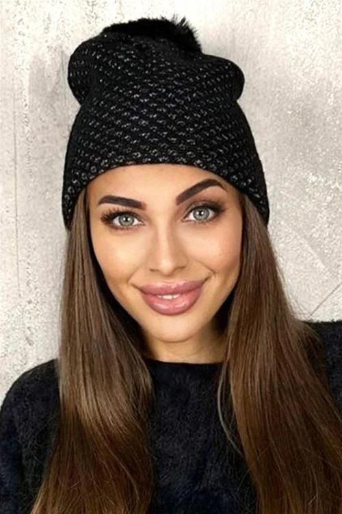 Зимна шапка с помпон