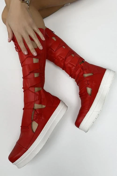 Модерни дамски кецове от естествена кожа