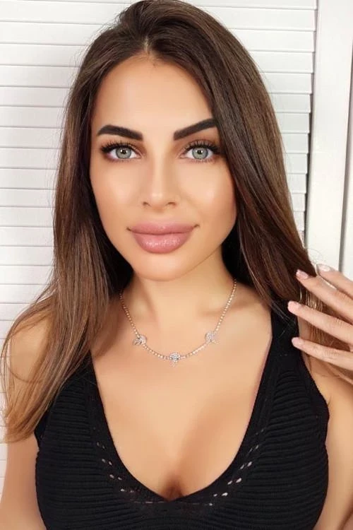 колие с камъни swarovski