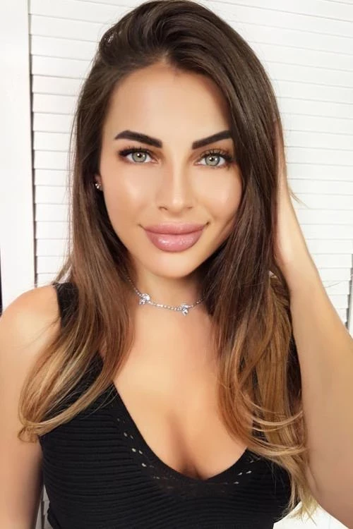 колие с камъни swarovski