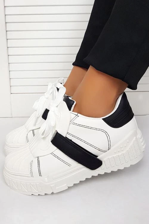 Tenisi dama cu sireturi