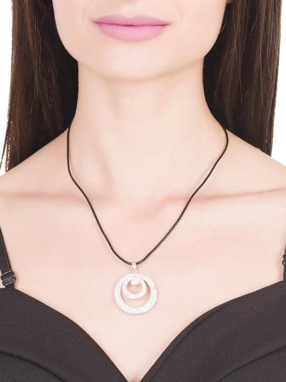 сребърно колие