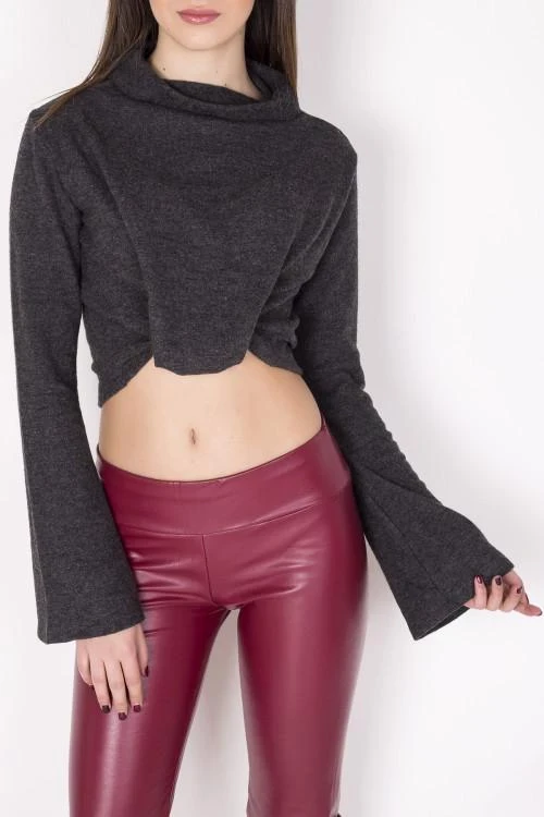 Дамска блуза с ефектни ръкави