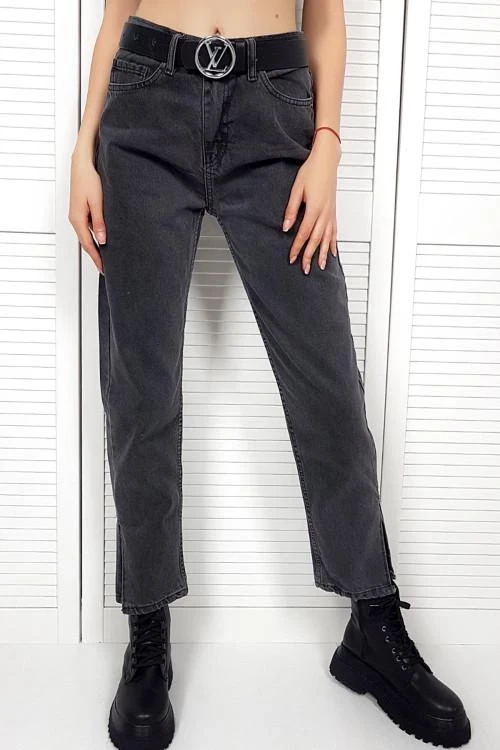 Γυναικείο τζιν με ελεύθερο κόψιμο