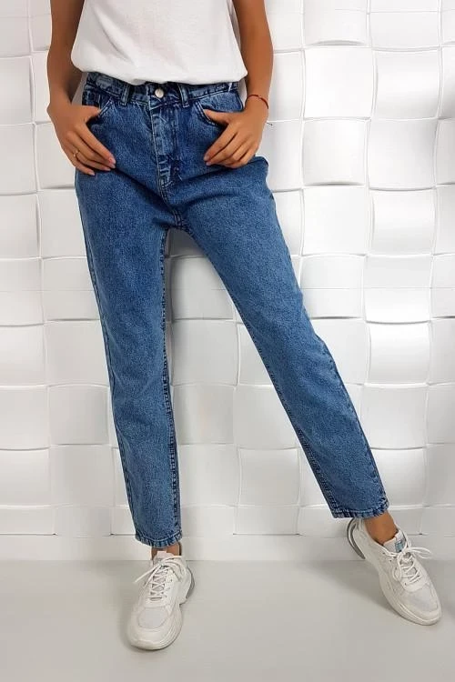 Дамски дънки с изчистен дизайн