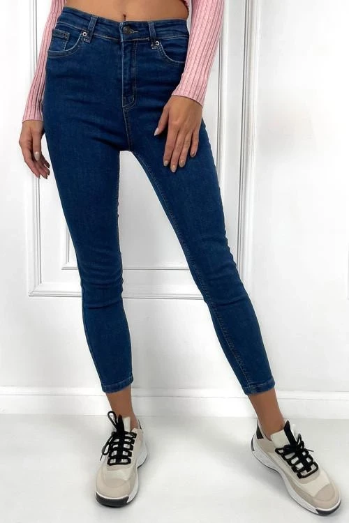 Дамски дънки с изчистен дизайн