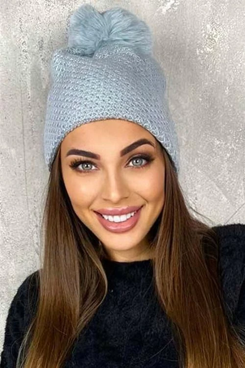 Зимна шапка с помпон