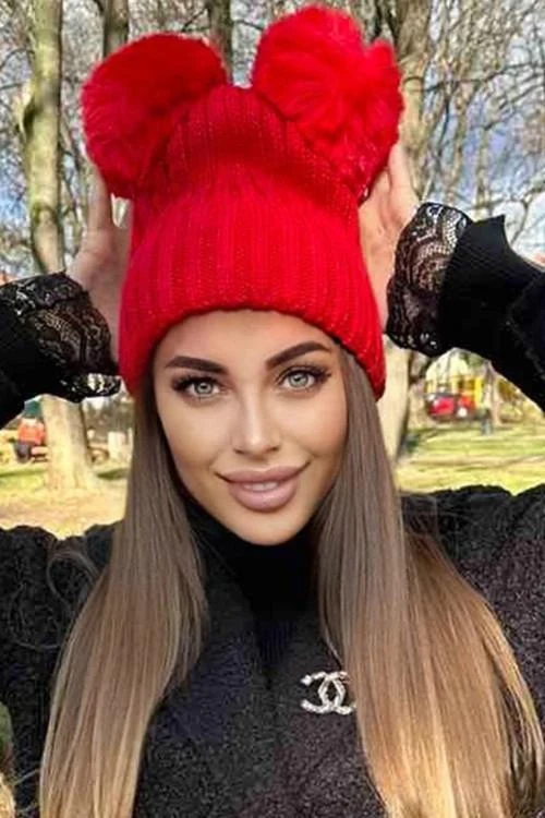 Γυναικείο καπέλο με 2 φούντες