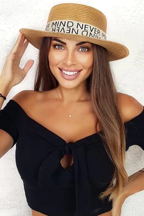 Дамска лятна шапка