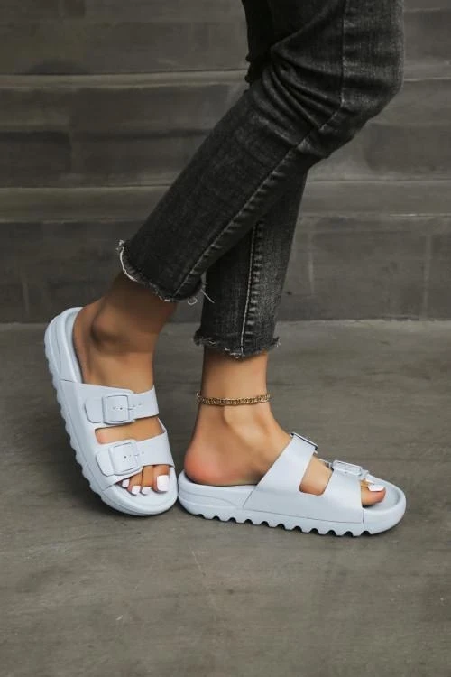 Casual sandals and slippers