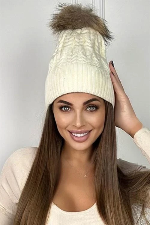 Дамска зимна шапка с естествен пух