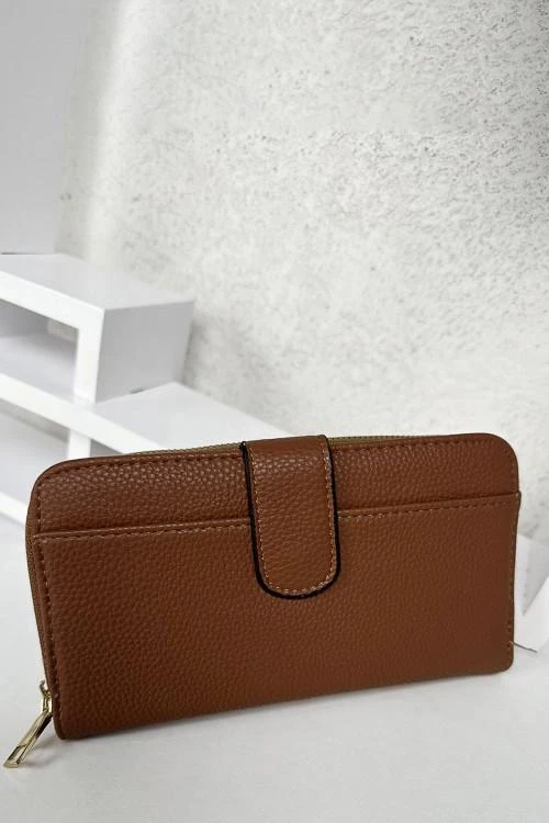 Дамско портмоне с цип и тик-так копче