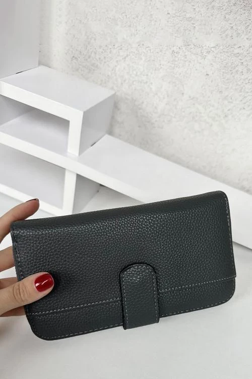 Дамско портмоне с цип и тик-так копче