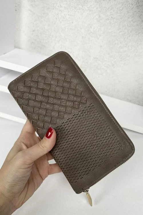 Дамско портмоне с цип и тик-так копче