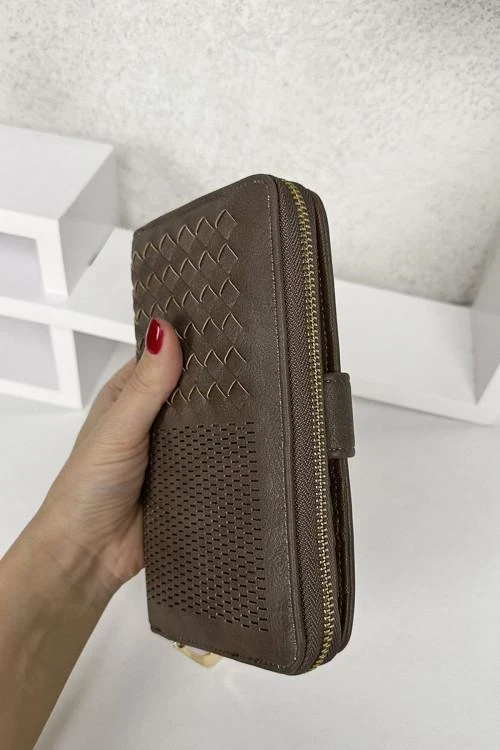 Дамско портмоне с цип и тик-так копче