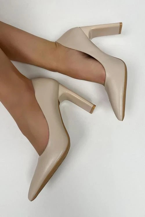 Дамски елегантни обувки с плосък ток