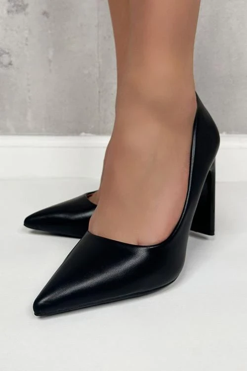 Women's elegant flat heel shoes